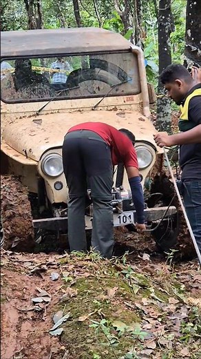 mud bogging stuck on the pit,winching #offroad