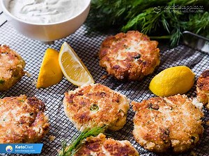 Keto Crab Cakes with Lemon Sour Cream Dip | KetoDiet Blog