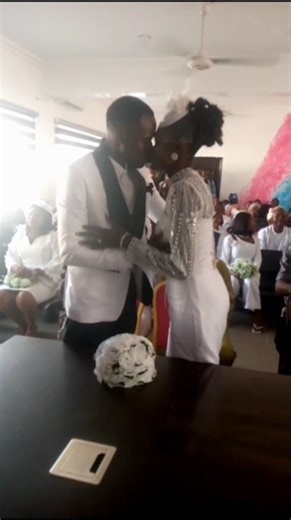 you may kiss your bride😘