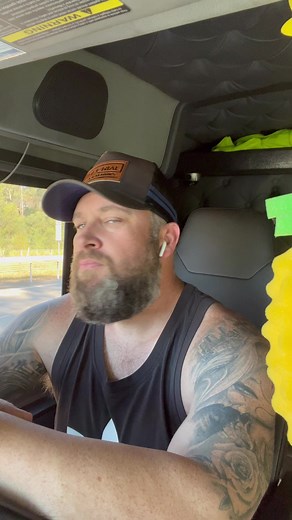 Hilarious Truck Encounter: Dealing with Ignorance on the Road