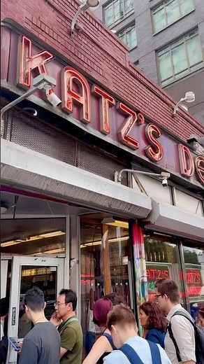 Katz‘s Deli in New York ☺️ just enjoy the atmosphere .. 🥰🍖 #katzdeli #katzsdelicatessen