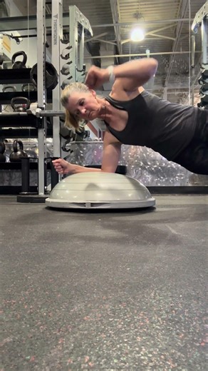 Shoulder/Core Alt side plank on BOSU