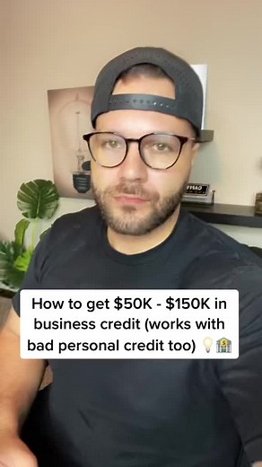 How to build business credit. 🏦 Learn more head over to InsightInnerCircle.com | Irvin Peña