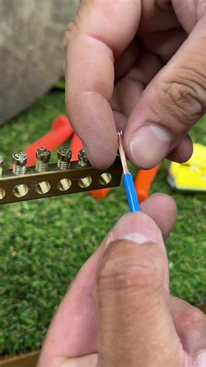 How to prevent poor contact on electrical busbars #ElectricalWork #Busbar #ReliableConnection