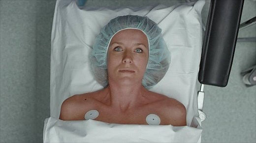 Patients treated by female surgeons may have slightly better outcomes: study