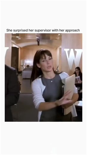 Moviewatcher on Instagram: "🎬 Two Weeks Notice (2002) Starring Sandra Bullock & Hugh Grant 💼💘 Meet Lucy Kelson — a brilliant, idealistic lawyer who wants to change the world. Enter George Wade — a charming, self-absorbed billionaire who needs her help to keep his empire running. She becomes his right hand… until she realizes he’s taken over her entire life. 🙄 After years of babysitting her boss, Lucy finally quits — giving her two weeks notice. But letting go is never that simple, especially