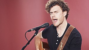 Watch Vance Joy's Solo Acoustic Rolling Stone Performance