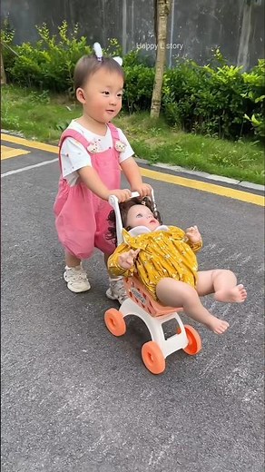 Little Girl Finds a Lost Doll and Returns It… Pure Kindness Story