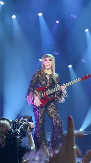 Victoria De Angelis: The Queen of Maneskin Fan Club