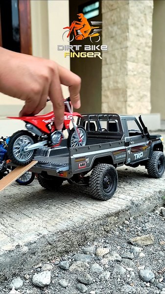1:12 RC Land Cruiser Delivers the GASGAS MC 450 to a Crazy Off-Road Trail #shorts #dirtbike #offroad