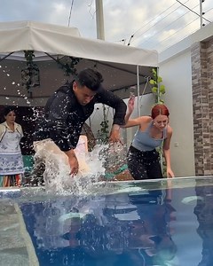 26M views · 371K reactions | Niña Arroja el Dinero de sus Padres a la Piscina 梁 y Nadie lo sabía | Juancho Virales | Facebook