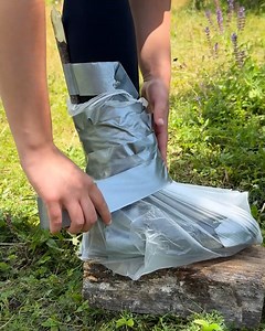 Making waterproof shoes with duct tape! 👌🏞️ | Hack Genius