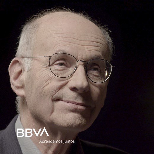 5.1M views · 107K reactions | Con seis años perdió a sus padres en Auschwitz y decidió que de mayor sería psiquiatra para ayudar a personas con traumas infantiles. Boris Cyrulnik: "El altruismo es un mecanismo de legítima defensa para combatir el dolor". | Aprendemos juntos | Facebook