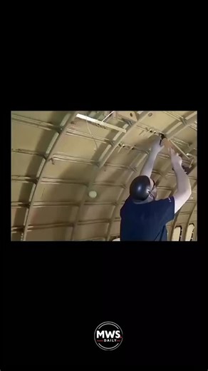 They build a passenger jet… like others build a car. 9 days from empty shell to a fully functional Boeing 737 — precision at industrial scale. This is why engineering beats hype: when systems, sequencing, and discipline outperform “talent.” If you ever wondered how aviation stays safe at global volume — this is the answer. Follow @MWS.daily for more real-world innovation breakdowns. 📖 Disclaimer: All rights of content belong to the original creators for educational and informational purposes un