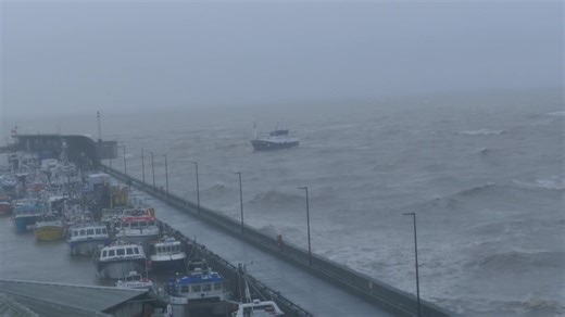 665K views · 2K reactions | VIDEO - A DIFFICULT AND DRAMATIC APPROACH TO BRIDLINGTON HARBOUR… Full story and pictures in the link⬇️⬇️ https://bridlingtonecho.co.uk/rough-seas-and-wild-weather-batter-bridlington/ | Bridlington Echo | Facebook