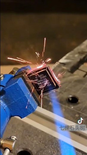 Satisfying Inside Microcontroller IC | Open a Microcontroller | Electronics Library