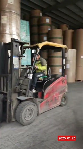 Loading container. 2025-01-23 #gangyuan #fyp #Waterbasedacrylicglue #boppfilm #bopptapejumboroll