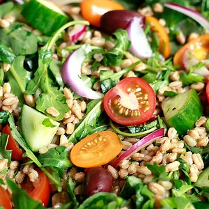 Italian Farro Salad with Tomatoes and Arugula
