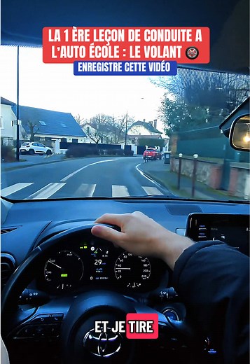 Première leçon de conduite à l'auto-école