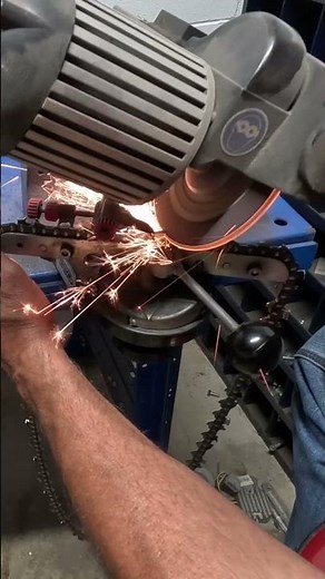 Sharpening a chainsaw chain with the Oregon 511 grinder! #bandsawmill #chainsawsharpener #chainsaws