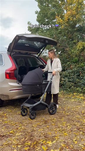 One less thing to worry about on a wet day. Because life doesn’t stop for a little rain. Our Comfort Rain Cover keeps your little one dry and cozy, so walks stay stress-free. (Even when it’s just that path from your parking to the front door 😉) #maxicosi #stroller #raincover | Maxi-Cosi