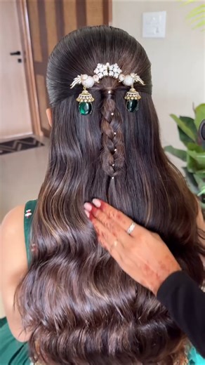 Beautiful Trendy hairstyle #hairstyle #hairtutorial #curls #waves #braids #accessories #shorts#reels