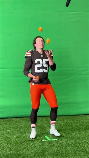Andre the Syracuse alum, has a knack for oranges