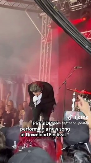Here’s a video of PRESIDENT performing a new song! 👀☨ 🎥: _belky._ 🙏 ‼️ If you were there, please tag us in your videos and stories! We will reshare every single one for all of the citizens who will not be there. ⚜️ We are a movement. Join us @presidentbandupdates for updates! #presidentband #inthenameofthefather #fearless #downloadfest #downloadfestival #explorepage