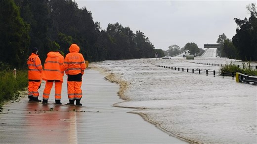 NSW floods updates: More than 700 rescued and 50,000 isolated as flooding intensifies in Mid North Coast — as it happened