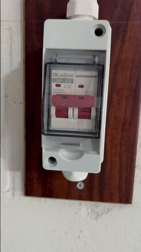 Solar beginner 1st step- install Solar Panel Disconnect Switch (32 Amp 500V DC)