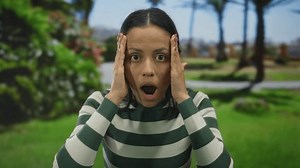 Frau gähnend in einem grünen Park: Stockvideos & Filmmaterial (100 % lizenzfrei) 3983770227 | Shutterstock