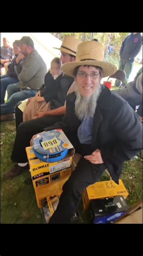 I went to my FIRST Amish Mud Sale… and it was WILD! #lancasterpa #amish #amishcountry #farmmarket #farmfresh #amishmade #farm #lancaster | Laura in Amish Country