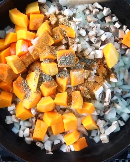 Craving comfort food with a healthy twist? This Vegetarian Lentil Shepherd’s Pie delivers all the rich, cozy flavors of a classic cottage pie—but swaps meat for hearty lentils! Packed with mushrooms, butternut squash, and Swiss chard, it’s nutritious, filling, and lower in fat and calories. Trust us, even meat-lovers won’t miss a thing! Recipe 👉 https://www.healthyseasonalrecipes.com/vegetarian-lentil-shepherds-pie/ | Healthy Seasonal Recipes