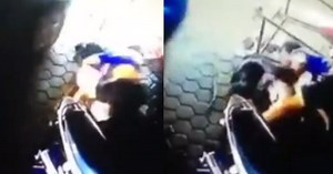 Clip: Ô tô mất lái lao lên vỉa hè, người đàn ông cứu sống hai em bé thoát chết trong gang tấc