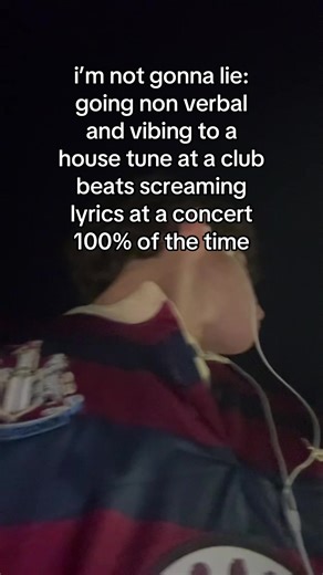 Club Vibes vs. Concert Screams: A Deep House Debate
