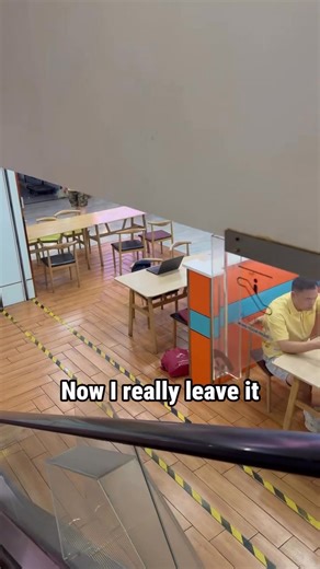 The vlogger left his laptop alone in a mall in China for 30 minutes. | Beautiful places in China