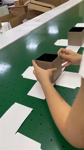 High Speed Folding Box Gluing Process