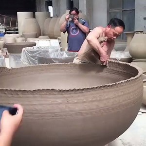 1.1M views · 723 shares | This ancient Chinese pottery method is so satisfying to watch. This is a master at work   | UNILAD | Facebook