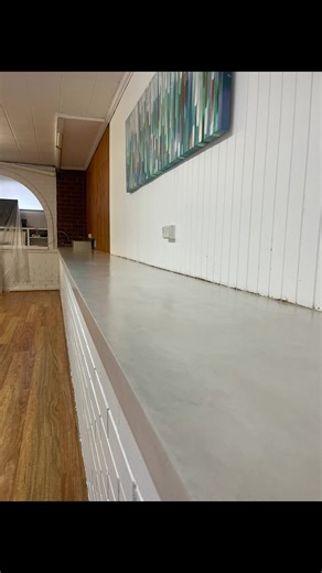 Easiest and cleanest way to re create an existing counter top. Microcement👌🏼 #xbond #microcent #countertops #benchtop #repair #work #skills #alternativesurfaces #watchthis #interiordesign #homeremodel #ecoprim #fyp #fypage