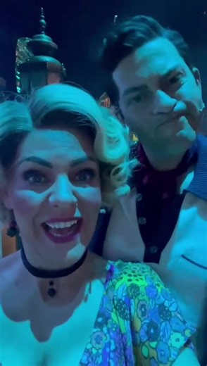 More behind the scenes snippets from The Great Gatsby 🍸 You can even hear ‘my husband’ @Joel Montague in the background 😘 #fyp #racheltucker #fyppage #theatre #london #thegreatgatsby #londoncoliseum #behindthescenesfootage #backstage #jonrobyns #joelmontague