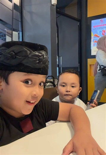 MBG Yang Lagi Viral Little Bolu Ketan bareng ujang Zhafran #tiktok #fyp #trand #mbg