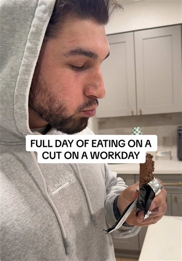 Full day of eating on a cut on a workday. Total calories: 2210 Protein - 240g Carbs - 177g Fat - 63g Current weight: 226lbs #cutting #fulldayofeatingonacut #fulldayofeatinginadeficit @Barebells USA @Steel Supplements @drinkpoppi