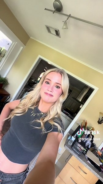 hmmmm.. Los Angeles… dallas.. oklahoma.. maybe I applied to one last minute and got it.. I guess youll have to wait and see 🤭 #travelnursesoftiktok #travelnurse #nursetok #nursing #nursetips #nursinglife #travelnursing #nursingstudent #nursingschool