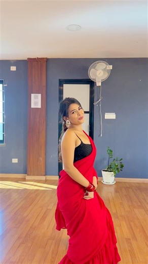 9.3K views · 3.5K reactions | Malai bhaisakyo bore bore ❤️ . . . . . . #foryou #foryoupage #trending #dance #kalocholimakhmali #prim #instareels #prinsikashrestha #prinsu❤️ #nepalisong | Prinsika Shrestha | Facebook