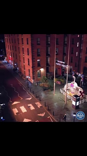 Merry Christmas from everyone at The Beatles Story 🎅❤ The Royal Albert Dock's Christmas light trail is so festive 😍 #MerryChristmas | The Beatles Story