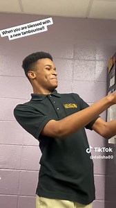 325K views · 18K reactions | WE NEED A FACE REVEAL FOR AUNTIE PRESS & CURL. SHE DONE GIFTED DEACON JARRETT BILLUPS A BRAND NAME TAMBOURINE! #TheBigIcon⭐️ | Vincent-Tennell | Facebook