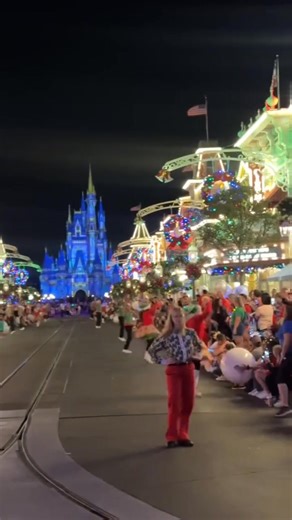 A little parade pre-show! 🪩💃🕺 | Disney World Packages -Orlando Florida