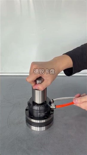 Front-actuated pneumatic rotary chuck, through-hole 40mm, clamping repeatability within 0.03mm.