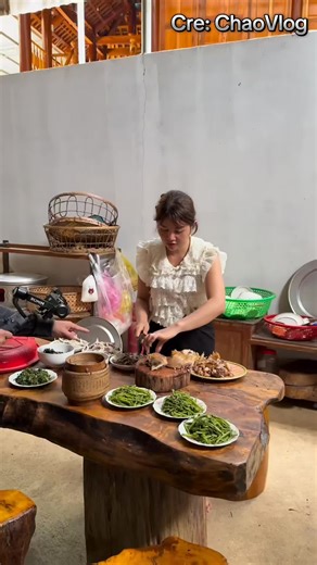 Khéo Khen Gái Bản Để Có Cơm Ăn Ngay