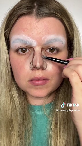 Exploring Pedro Pascal's Makeup Look in The Last of Us